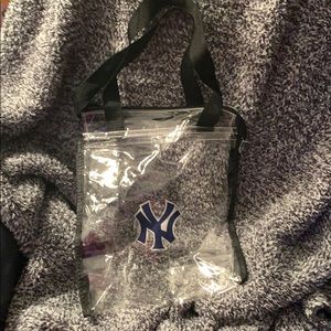 NY Yankees clear tote